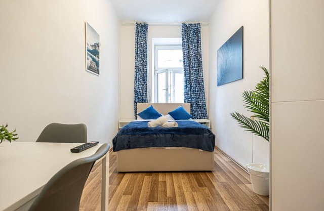 Modern Comforts: Chic Studio Apt Centrally Located