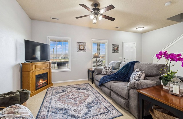 Modern Condo 3BR-3BA. Pet friendly, Perfect 4 Families, Longer stays, Waukee-WDM