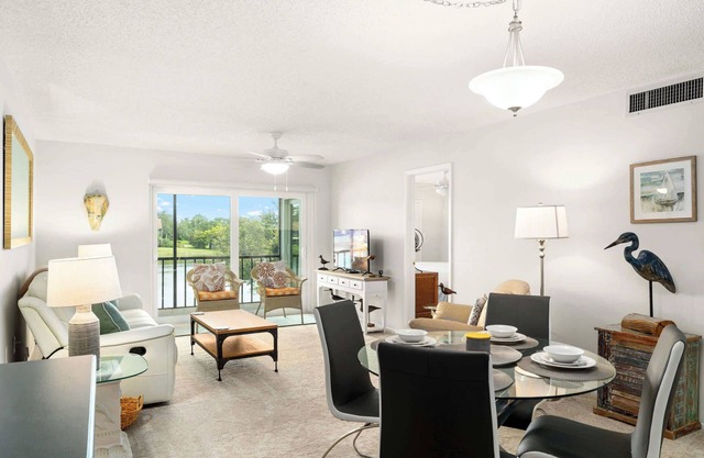 Modern Condo on the lake! Oldsmar, FL
