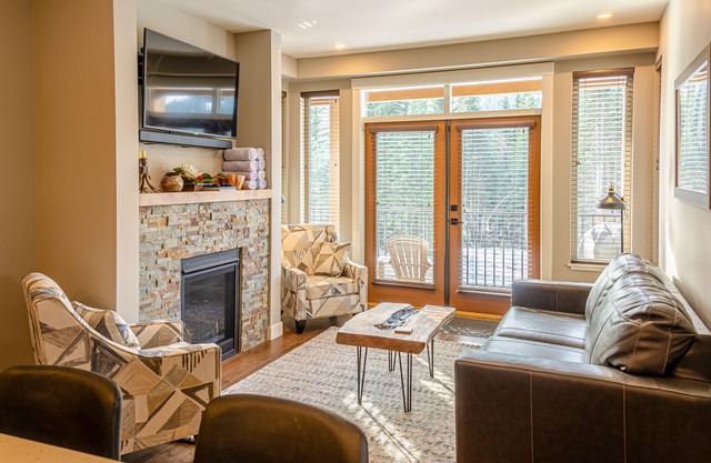 Modern Condo | Ski-In & Ski-Out | Private Hot Tub | Fireplace