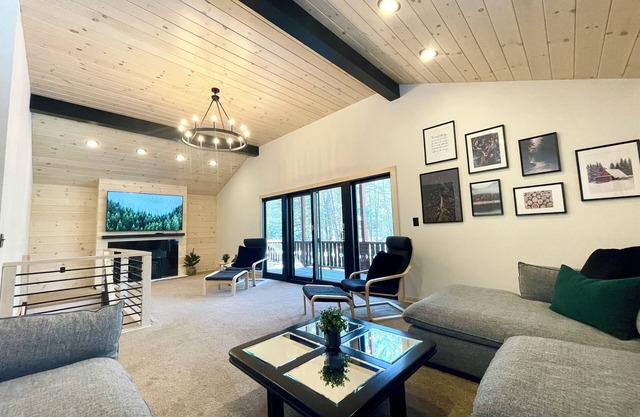 Modern Cottage between Stratton and Mount Snow
