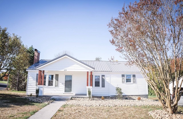 Modern Cottage : Near Hospitals and Brewery!