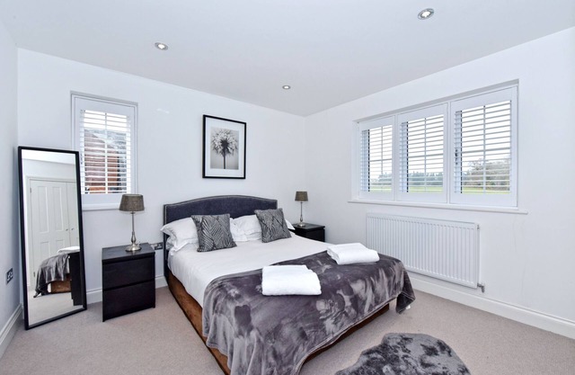 Modern Cottage with rural views near charming pub, near Henley on Thames