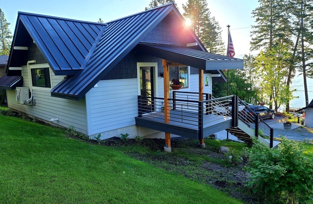 Modern cottage with amazing views of Flathead Lake and the Rocky Mountains