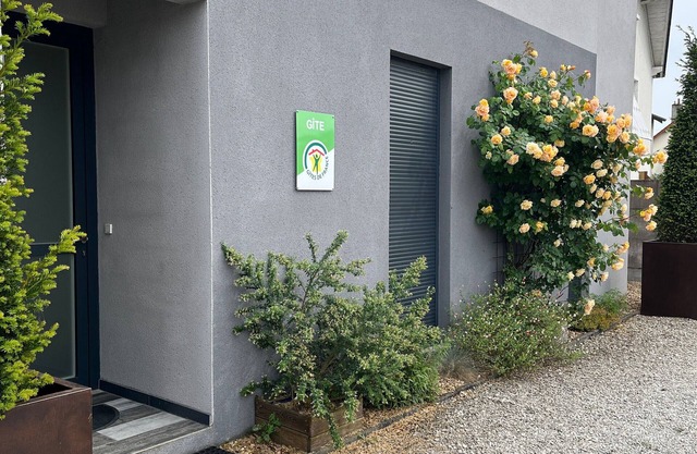 Modern Cottage with Heated Pool near Loire, Orleans