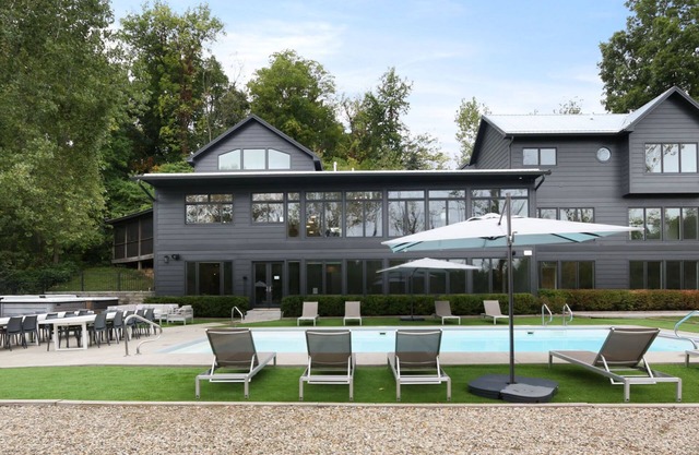 Modern Country Home with Pool, Hot Tubs & Fire Pit - close to wineries & beach