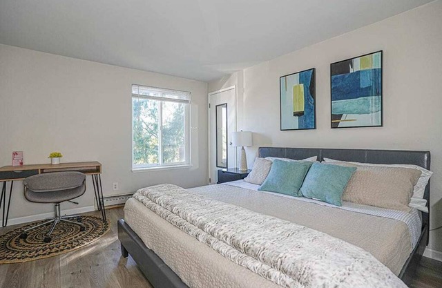 Modern & Cozy Microsoft Campus Condo with Parking