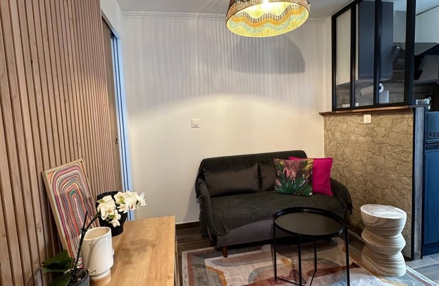 Modern cozy studio near Montmartre, 2min walk to metro Château Rouge