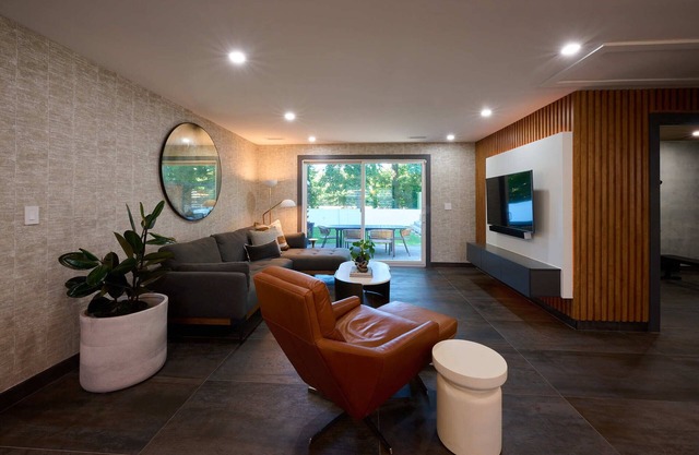 Modern & design insp house in quiet neighborhood