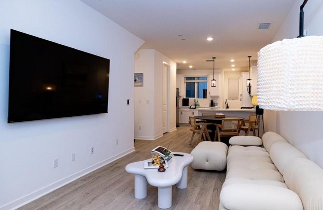 Modern Designer Stay Bright Chic & Spacious