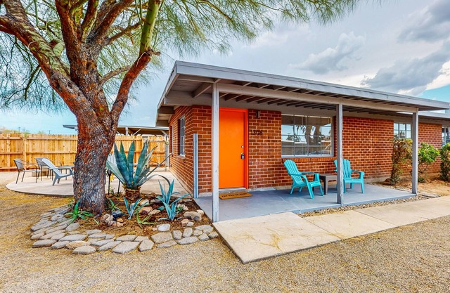 Modern Dog-Friendly SW Retreat w/Covered Parking & Pastries Delivered To You!
