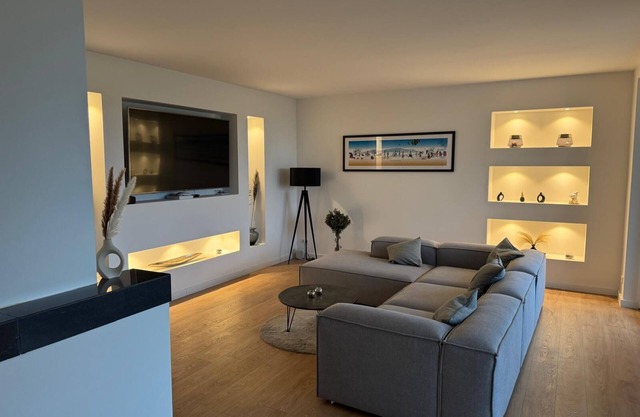 Modern dream home with 5 bedrooms, private spa and gym
