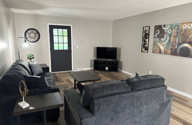 Modern Duplex - Close to Casino, Downtown & CHI Event Center
