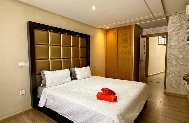 Modern Duplex Downtown With Netflix & IPTV
