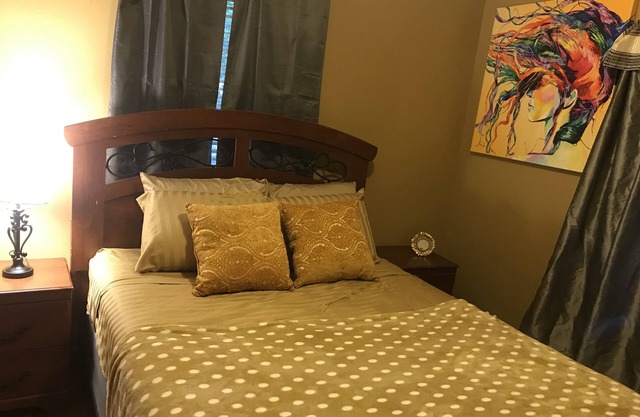 Modern East End Home Easy Access Lamar Univ, Hospital Disctrict, and Mobile