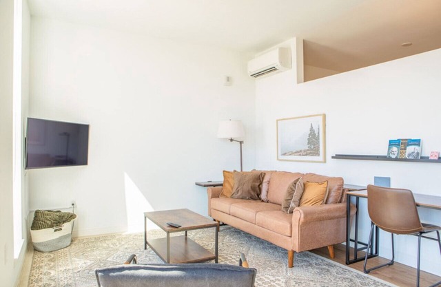 Modern East Side 1BR Apt with Balcony, Pool, and Gym