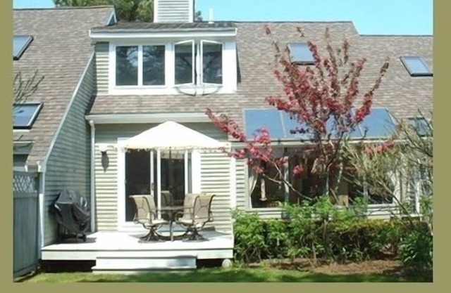 Modern Edgartown Condo Close to Town & Beach and Private Pool