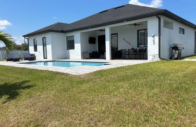 Modern Escape Villa/On the Canal/Heated pool