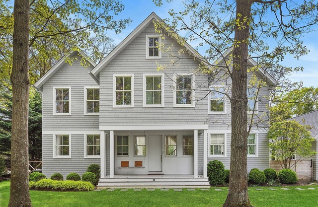 Modern Family Friendly Hamptons Retreat with Heated Pool & Hot Tub