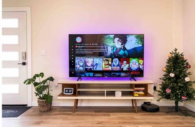 Modern, Family Friendly, King Bed, AC, 65in TV Prime Locationn