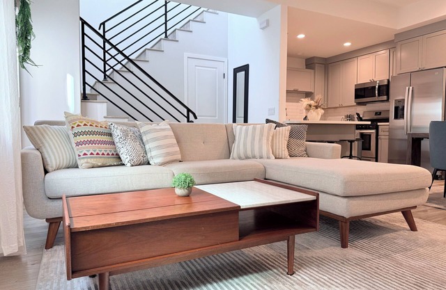 Modern Family Haven - Minutes from Disney Magic/Knotts and Saigon