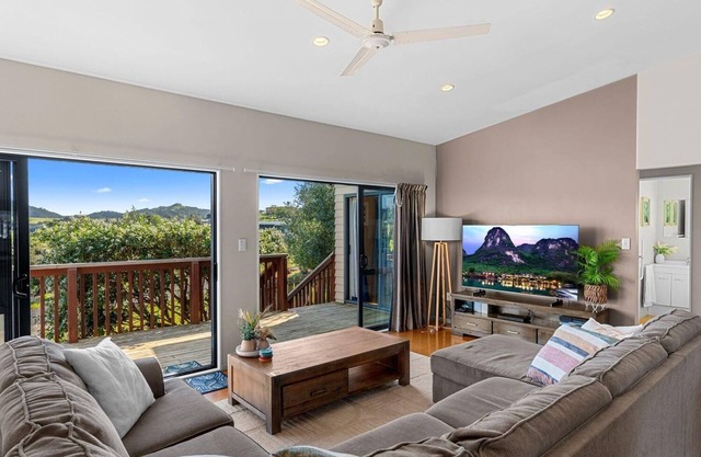 Modern Family Retreat - Modern, spacious, sunny holiday home with rural views