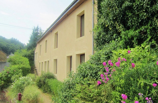 Modern Farmhouse in Chassepierre with Terrace