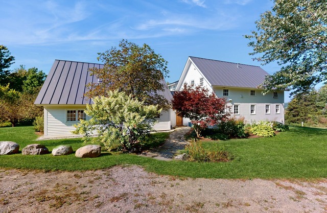 Modern farmhouse in classic VT orchard setting - stunning sunsets & location