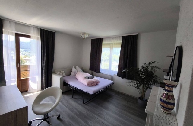 Modern Flat in Quaint Residence w. Idyllic Garden