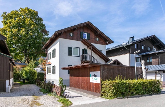Modern flat, views of the Hahnenkamm, close to ski lift