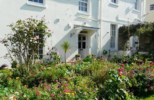 Modern & Fresh Contemporary Family Accommodation In Swanage Close To Beach