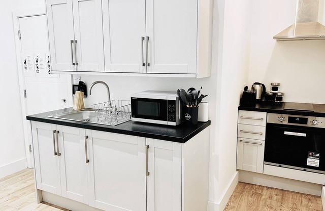 Modern Fully Equipped Loft Studio MAIDSTONE *CITY CENTRE*