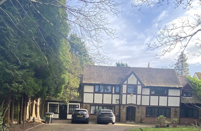 Modern fully independent studio on golf-course.