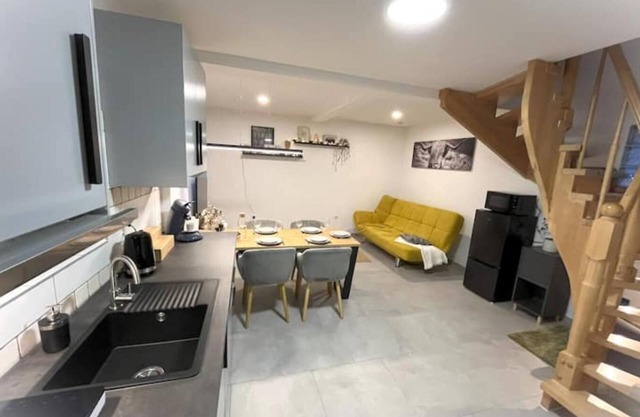 Modern furnished holiday apartment with two bedrooms and a workspace