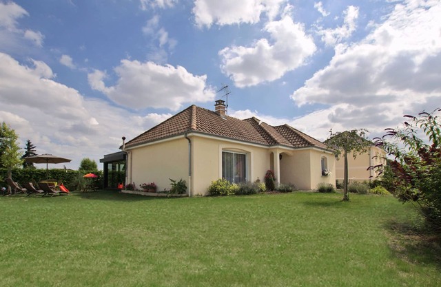 Modern furnishings, quiet and comfortable house 10 minutes from Troyes