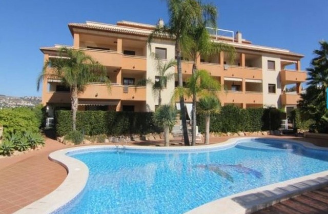 Modern Ground Floor Apartment, Minutes walk from the Arenal beach