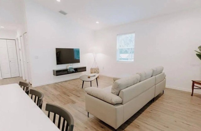 Modern Ground Floor Rental Unit near Anna Maria Island