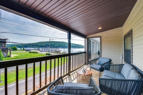 Modern Harveys Lake Apartment with Beach Access!