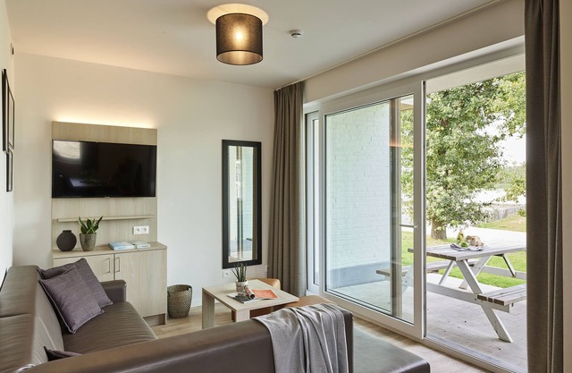 Modern holiday apt., 15 min from Bruges & Ostend
