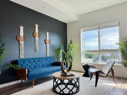 Modern Hollywood Home Sunset View & Free Parking - 10mins to Universal Studios