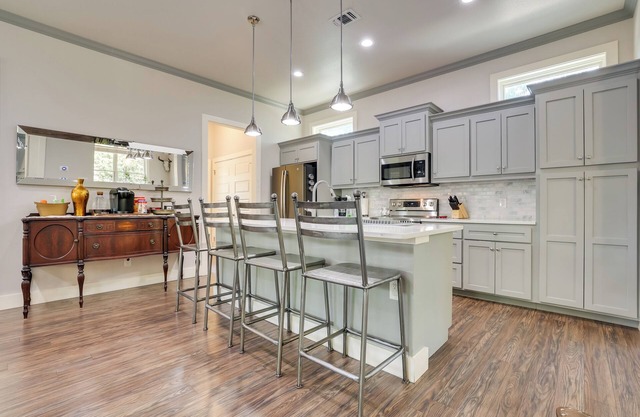 Modern Home < 1 Mi to Dwtn San Antonio & Riverwalk