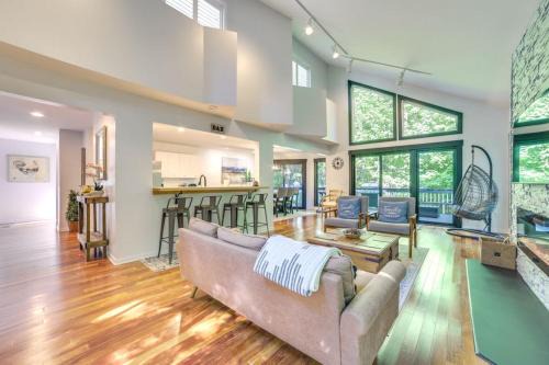 Modern home close to lake