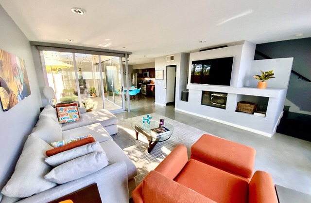 Modern Home in Great Neighborhood