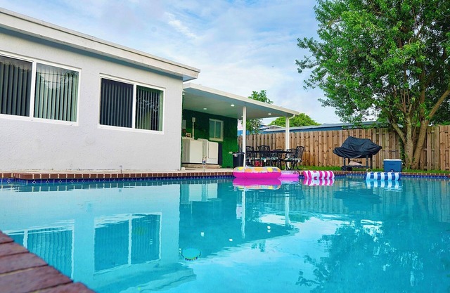 Modern Home with Private near the Hard Rock Stadium, Beach, Casino