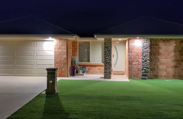 Modern & homely stay in lovely North Orange
