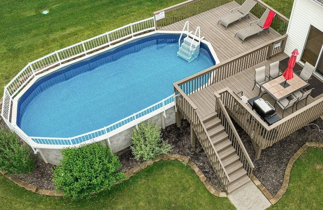 Modern House ❤ Heated Pool ❤ Safe & Family Friendly Place ❤ Sauna ❤ 3 Car Garage
