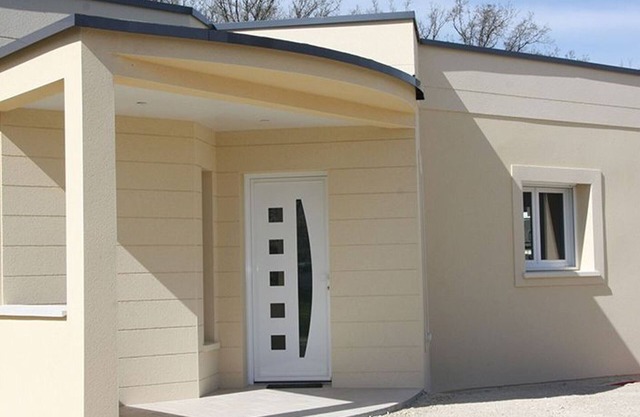 Modern house near Chartres with private parking