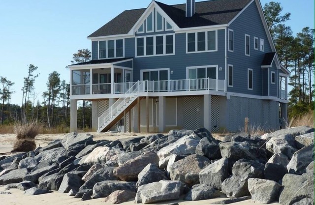 Modern House on a Private Beach - Relax in Paradise with OBX like environment.