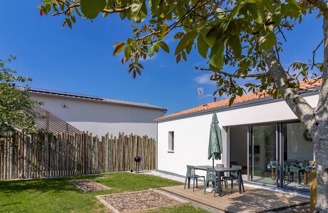 Modern house with enclosed garden, pet-friendly near Nantes and Angers