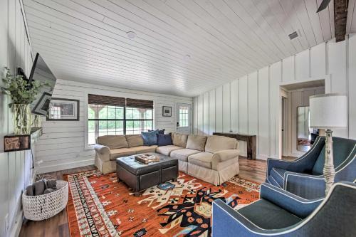 Modern Kilgore Home with Yard about 14 Mi to Lake!
